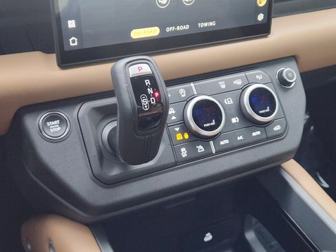 Certified 2025 Land Rover Defender 90 S image 25