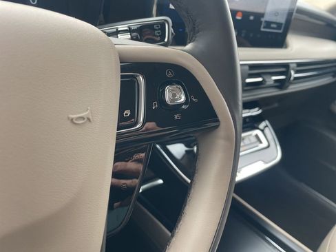 Used 2023 Lincoln Corsair Reserve w/ Rear Removable Package Tray image 38