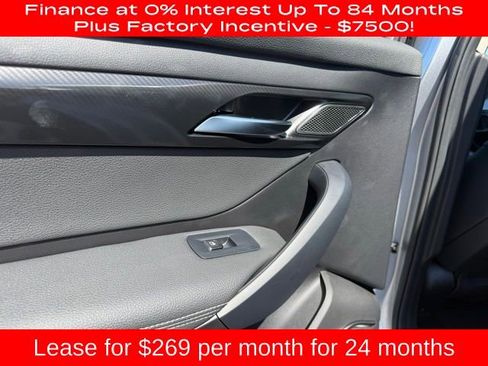 New 2025 VinFast VF 8 Eco image 15