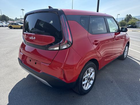 Certified 2025 Kia Soul LX w/ LX Technology Package FWD image 3