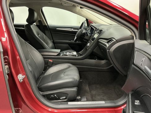 Used 2019 Ford Fusion Titanium AWD/4WD image 32