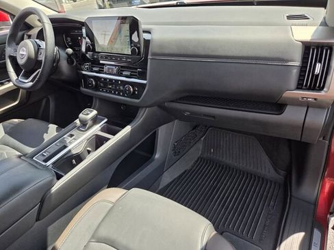 Used 2024 Nissan Pathfinder Platinum FWD image 19