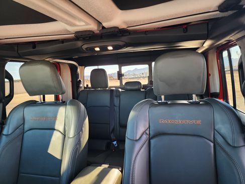 Used 2025 Jeep Gladiator Mojave image 19