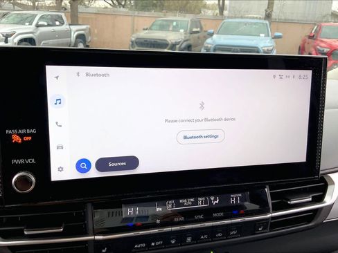 Used 2025 Toyota Sienna XLE image 31