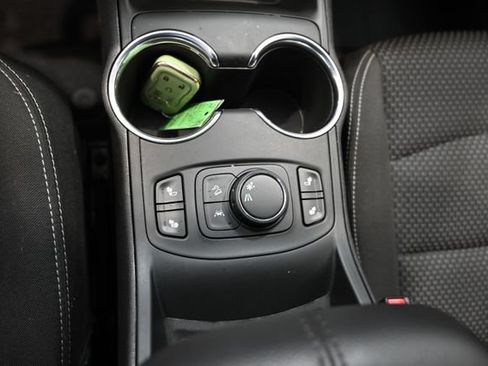 Used 2024 GMC Terrain SLE w/ Driver Convenience Package FWD image 17