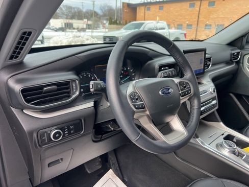 Certified 2023 Ford Explorer XLT w/ Equipment Group 202A image 7