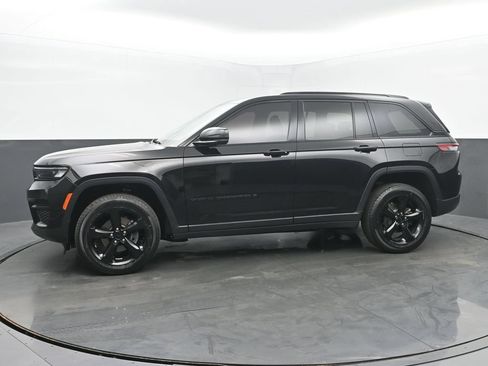 Used 2023 Jeep Grand Cherokee Altitude AWD/4WD image 2