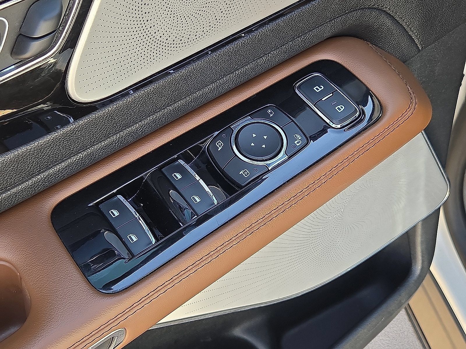 Used 2020 Lincoln Aviator Grand Touring w/ Equipment Group 302A AWD/4WD image 21