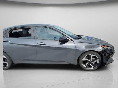 Used 2023 Hyundai Elantra SEL w/ Convenience Package FWD image 16