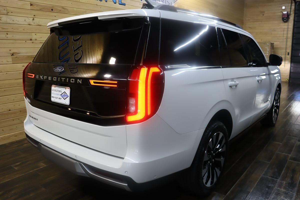 Used 2025 Ford Expedition Platinum w/ Driver's Package AWD/4WD image 5
