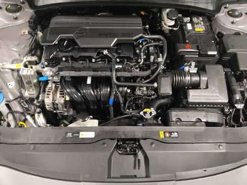 Used 2025 Hyundai Elantra SE FWD image 30