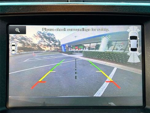 Used 2016 Ford Explorer Platinum image 14