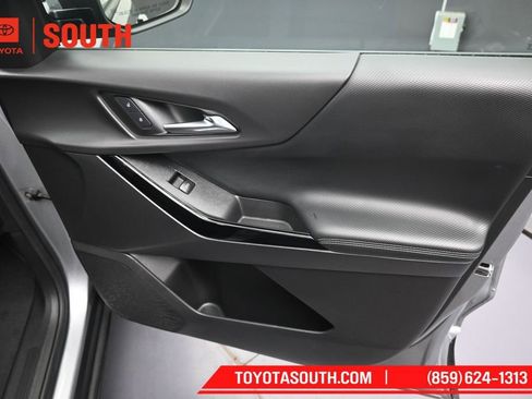 Used 2025 Chevrolet Equinox LT AWD/4WD image 32