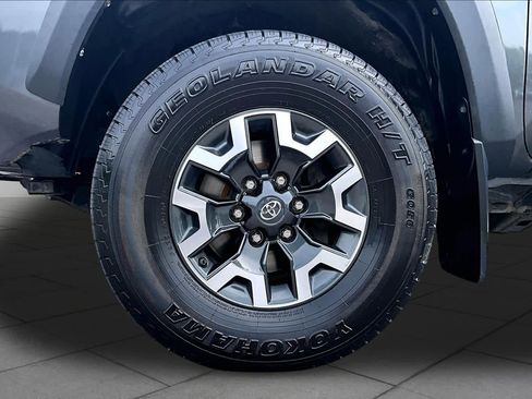 Used 2019 Toyota Tacoma TRD Off-Road AWD/4WD image 10
