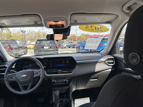 Used 2025 Chevrolet TrailBlazer LT image 34