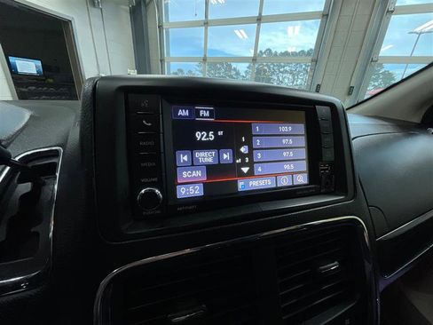 Used 2019 Dodge Grand Caravan SE image 16