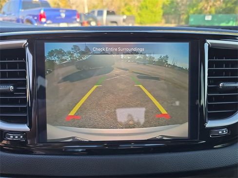 Certified 2024 Chrysler Pacifica Touring-L image 18