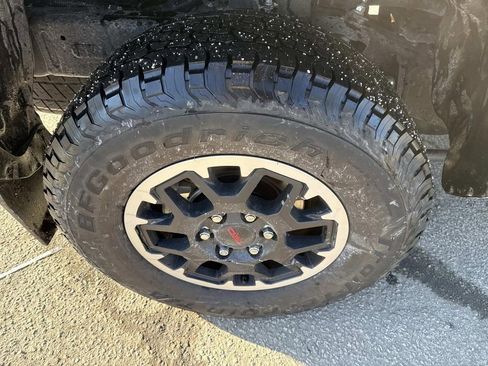 Used 2024 Toyota Tacoma TRD Off-Road w/ TRD Off Road Upgrade Package image 9