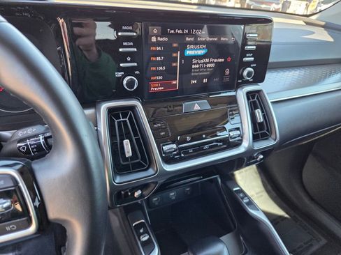 Used 2021 Kia Sorento S image 24