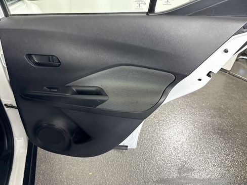 Used 2020 Nissan Kicks S image 28