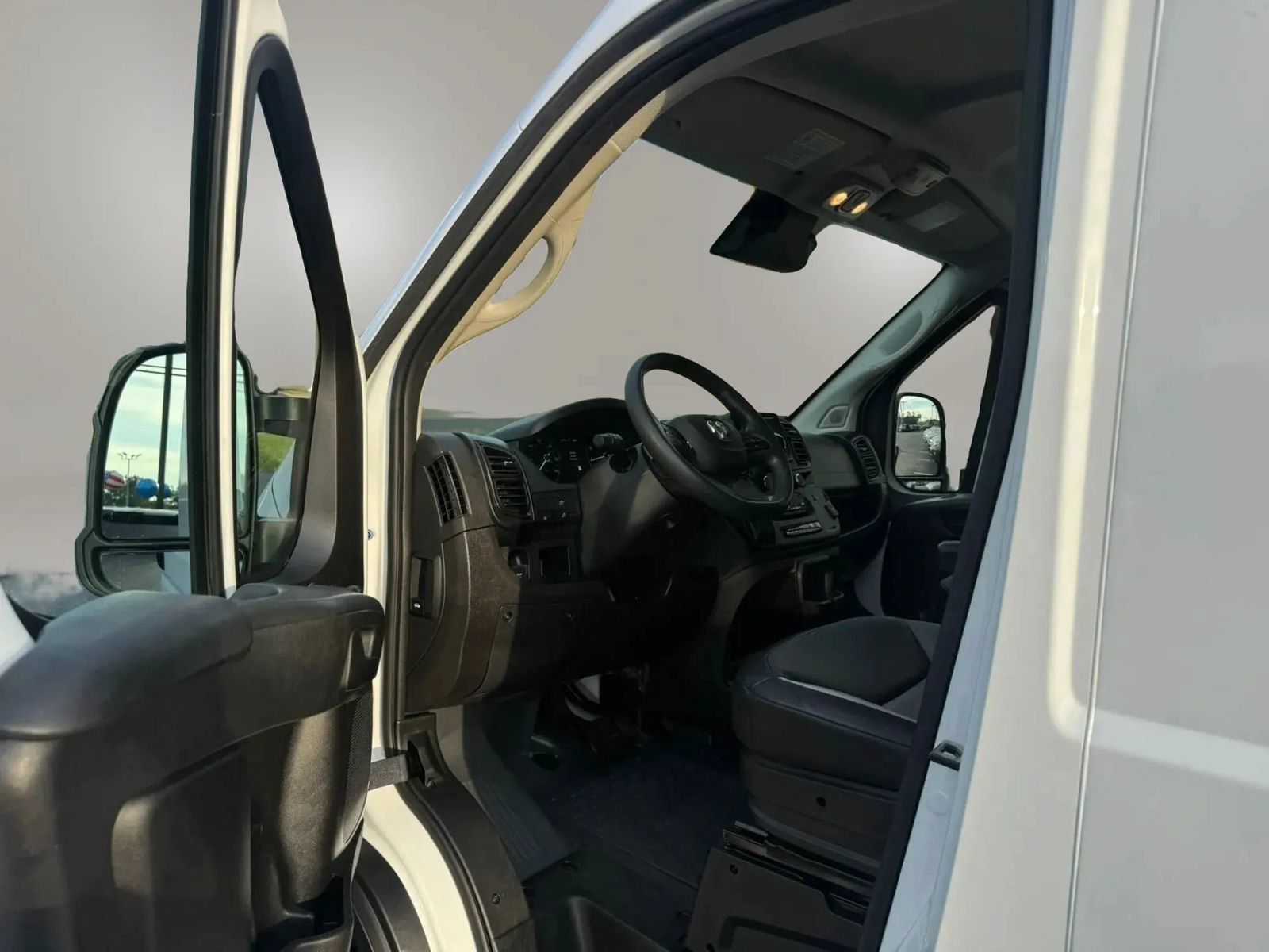 Used 2025 RAM ProMaster 2500 w/ Convenience Group FWD image 13