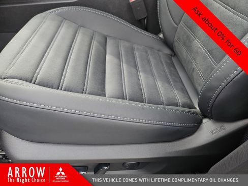 New 2025 Mitsubishi Outlander SE image 23