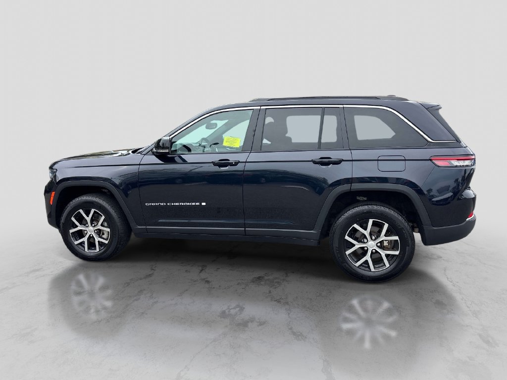 Used 2024 Jeep Grand Cherokee Limited AWD/4WD image 2
