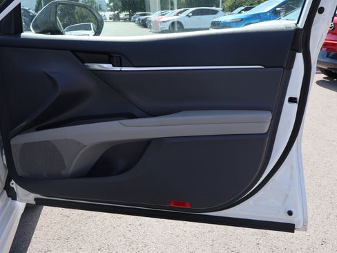 Used 2023 Toyota Camry SE FWD image 11