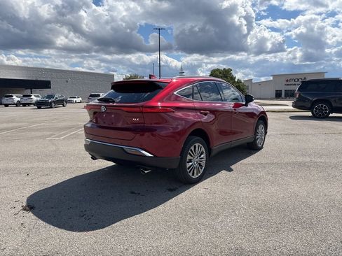 Used 2023 Toyota Venza XLE image 9