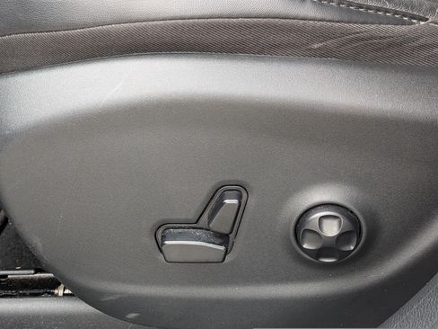 Used 2020 Jeep Cherokee Limited FWD image 21