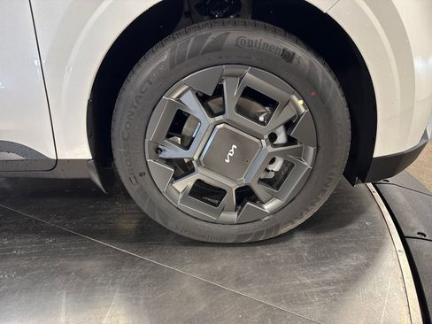 New 2026 Kia Carnival EX FWD image 14