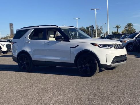 Used 2025 Land Rover Discovery S image 4