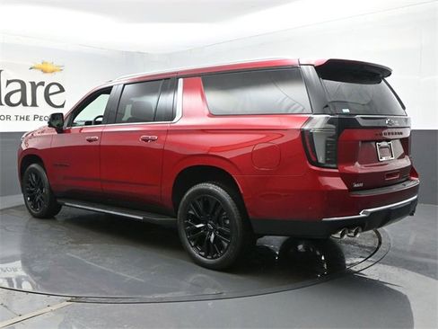 New 2025 Chevrolet Suburban Premier image 14