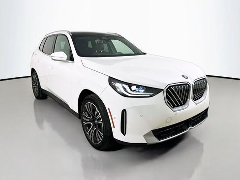 Used 2025 BMW X3 xDrive30i w/ Premium Package AWD/4WD image 3
