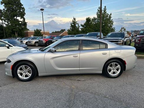 Used 2020 Dodge Charger SXT w/ Leather Interior Group RWD image 7