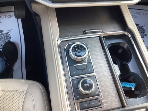 Used 2023 Ford Expedition Limited image 23