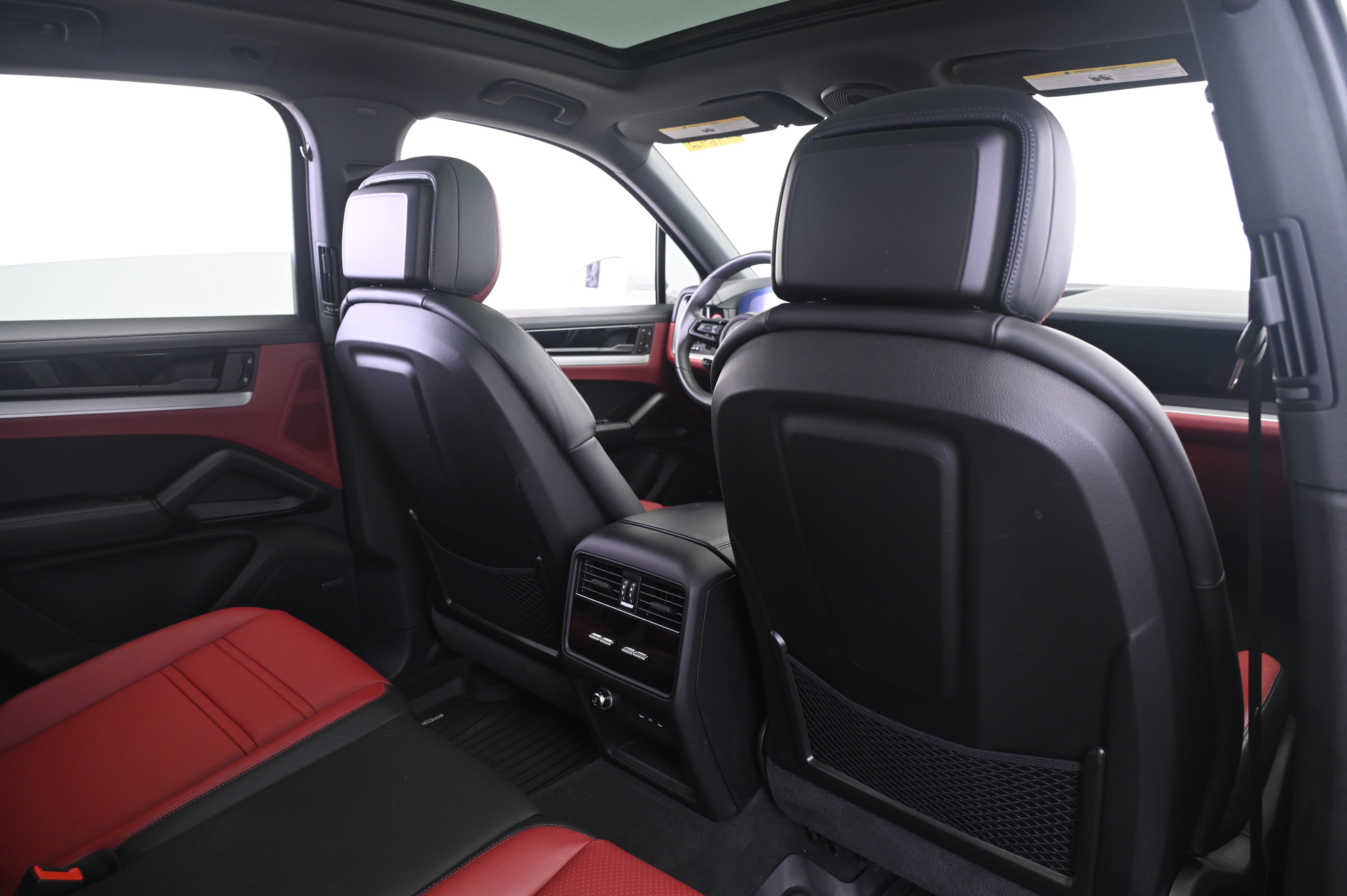 Certified 2025 Porsche Cayenne S AWD/4WD image 17