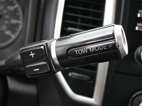 Used 2018 Nissan Titan S image 26