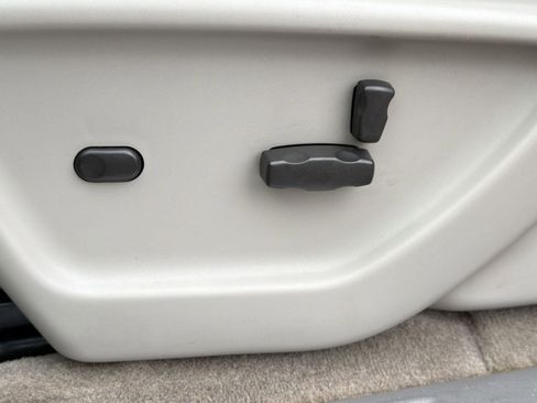 Used 2006 GMC Envoy SLE image 14