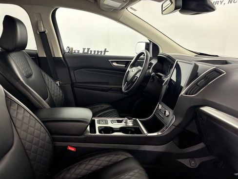 Used 2024 Ford Edge Titanium image 33
