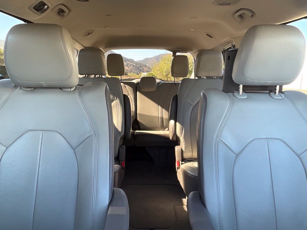 Used 2017 Chrysler Pacifica Touring-L Plus FWD image 30