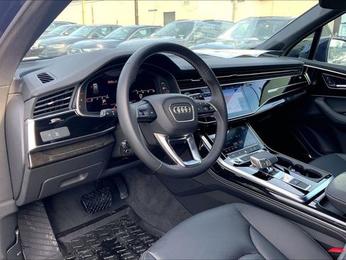 Certified 2025 Audi Q7 3.0T Premium Plus image 18