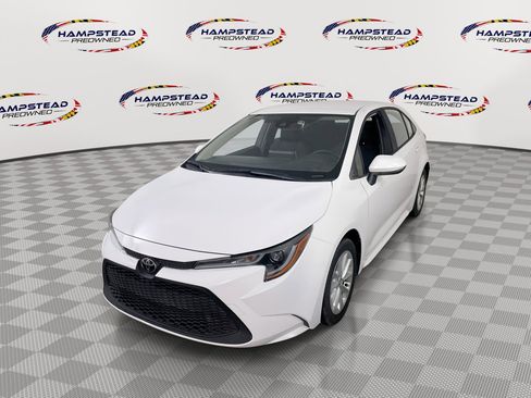 Used 2021 Toyota Corolla LE w/ LE Convenience Package FWD image 1