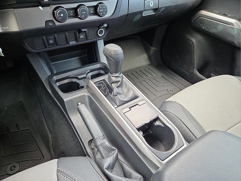 Used 2022 Toyota Tacoma SR5 w/ SR5 Appearance Package (SM) RWD image 25