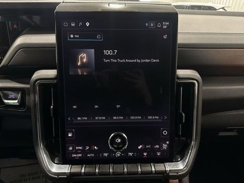 Used 2025 GMC Yukon XL Denali image 18