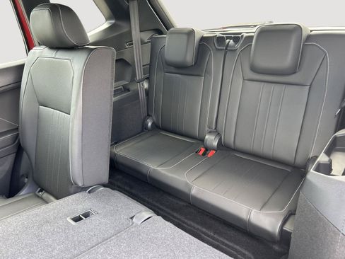 Certified 2024 Volkswagen Tiguan SE R-Line FWD image 17