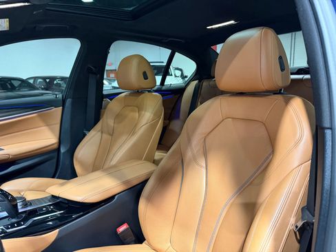 Used 2021 BMW 540i xDrive w/ M Sport Package image 3