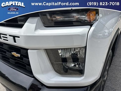 Used 2023 Chevrolet Silverado 2500 Custom w/ Custom Convenience Package AWD/4WD image 11