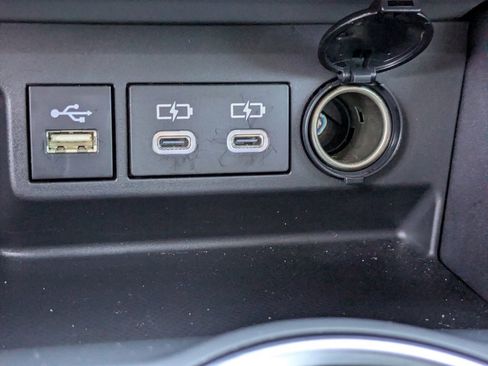 Used 2024 Toyota Highlander XLE image 24