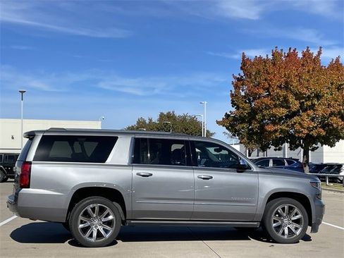 Used 2018 Chevrolet Suburban Premier image 3